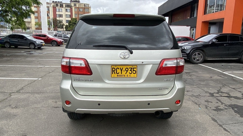 Imagen 6 de 15 de Toyota Fortuner 2011