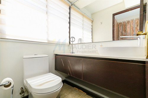 Con Vista Panorámica De 360°, Completamente Remodelado.