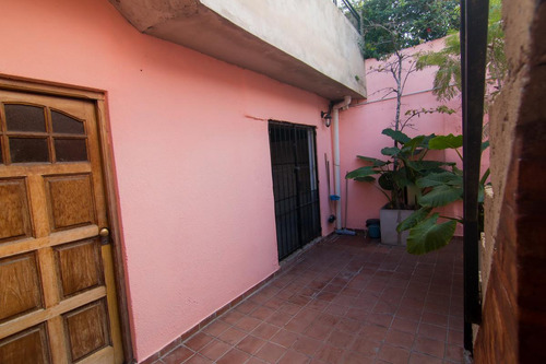Ph En Venta - 3 Dormitorios 1 Baño - 69mts2 Cubiertos - Lomas Del Mirador
