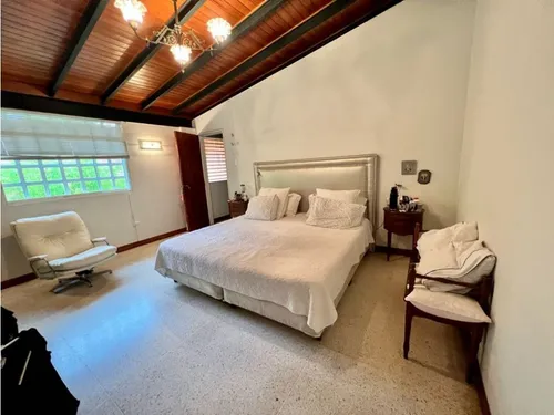 Venta Casa En Chuao 5h/ 5b/3p