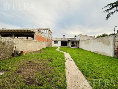 Venta Casa 4 Ambientes Con Cochera En Don Bosco (31813)