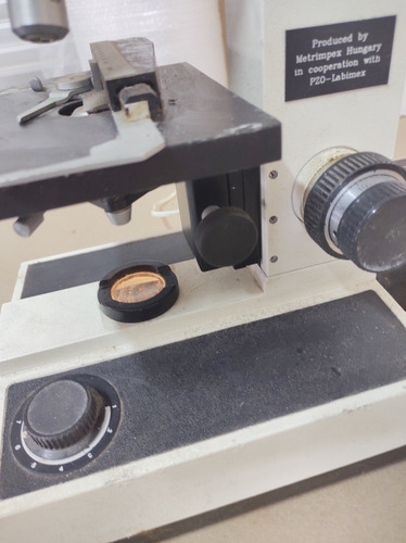 Microscópio Studar- No Estado