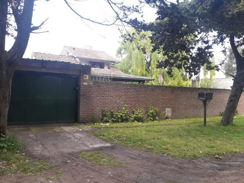 Latorre Prop. Vende Chalet De 4 Amb Con Hermoso Parque + Depto En El Fondo