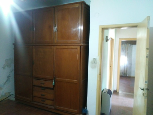 Casa De 4 Ambientes Y 2 Baños En Bernal Oeste.