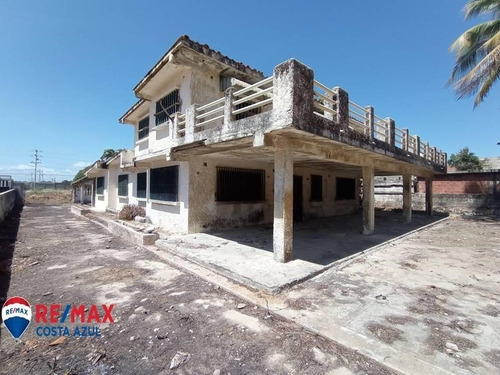 Se Vende Terreno Con Casa De 793 M2 En Plena Carretera Nacional Moron Coro Sector Bomba H Excelente Oportunidad De Inversion.