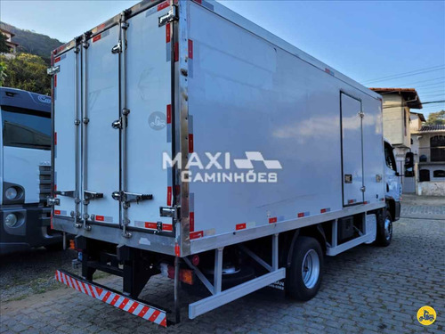 Imagem 5 de 12 de Mercedes Benz Acello 815 2015