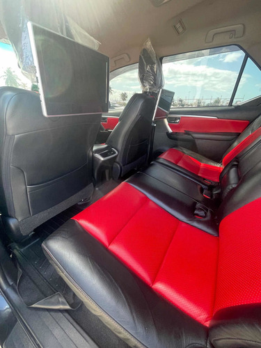 Imagen 9 de 14 de Toyota Fortuner Trd