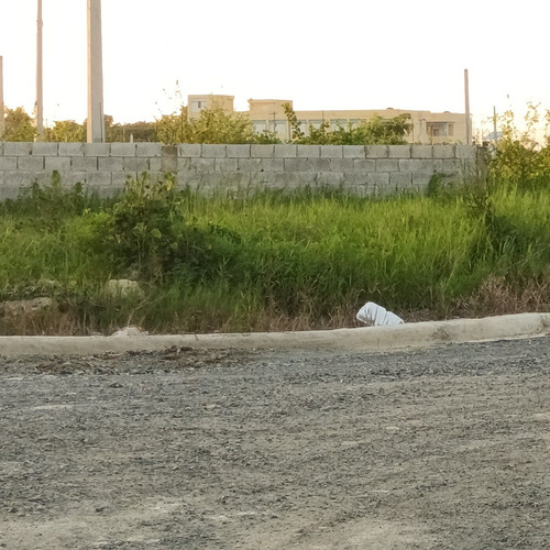 Imagen 5 de 11 de 230 M2 Solar Listo Para Contruir Con Titulos Y Todos Sus Servicios / Aborde La Misma Avenida Y Frente Un Centro De Docencia Zona Lejo Del Bullicios / Residencial Don Marcos