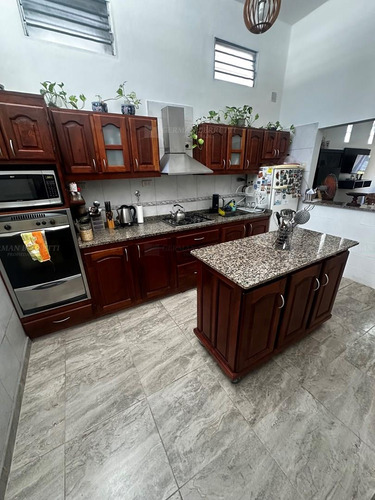 Casa En Venta En Remedios De Escalada, Lanús, G.b.a. Zona Sur