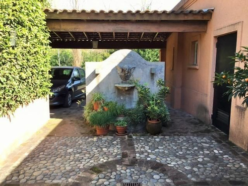 Amplio Jardín Con Pileta Y Galería