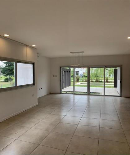 Casa En Country Lomas De City Bell Alquiler