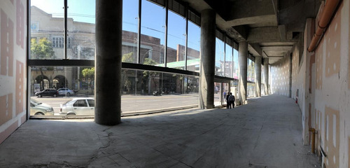 Imagen 7 de 11 de Local De Mayor Envergadura De Vicente Lopez. 50m De Frente.