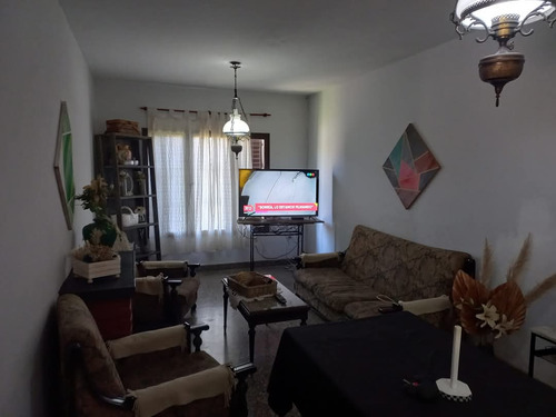 Flores Propiedades Vende Casa Esquina Barrio Modelo Sobre Av. America
