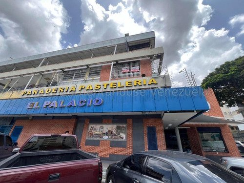 Consultorio Médico Con 5 Cubiculos En Venta En El Marques. Yr 25-1231