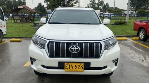 Imagen 3 de 25 de Toyota Prado Txl