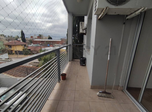 Imagen 4 de 10 de Departamento De 2 Dormitorios Con Cochera En La Plata