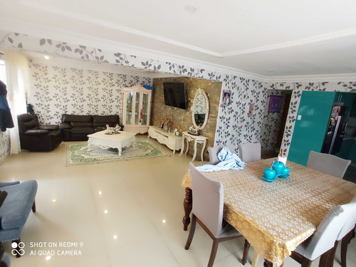 Casa En Venta, 5 Estacionamientos, El Parrón. (93659)