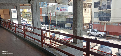 Oficina De 79 Metros En El C.c. Galeria Los Sauces A 50 Metros De La Av. Bolivar , Eloisa Mejia 24-1594