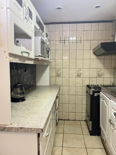 Casa Muy Bonita, Sector Tranquilo, Locomoción A 2 Cuadras.