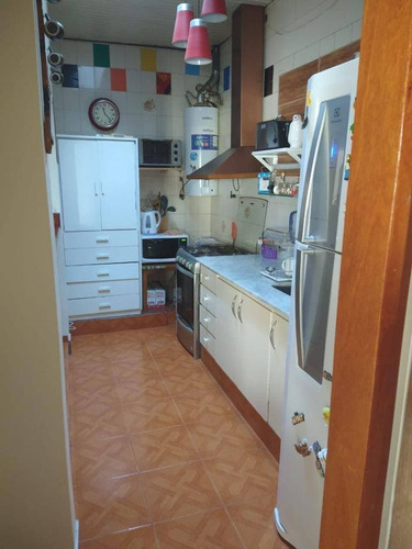 Casa De 2 Plantas En Castelar