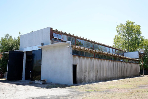 Galpón Con Casa De Caseros En Venta En La Plata