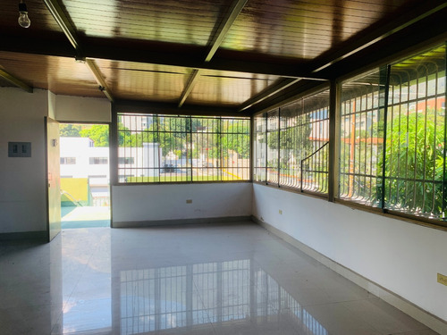 Los Palos Grandes (av Andres Bello, 5ta Transversal) Vendo Casaquinta 