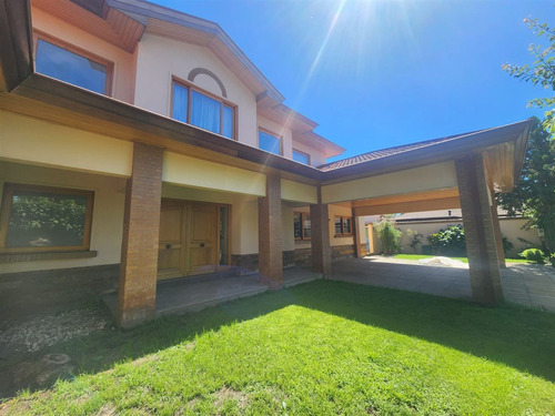 Casa En Venta De 6 Dorm. En Talca