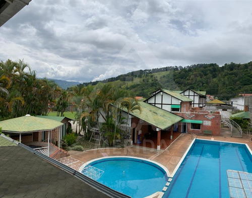 Conjunto Residencial Pedregosa Media