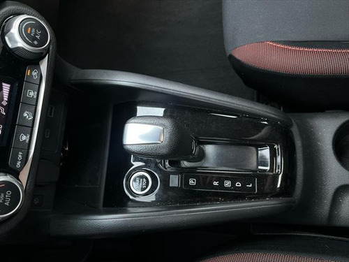Nissan Versa 1.6 Sr At
