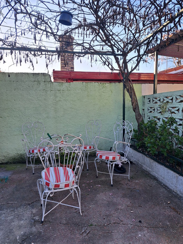 Venta De Casa Con Dos Dormitorios En Colón, A Una Cuadra De Avenida Garzón Y Dos Minutos De Sayago