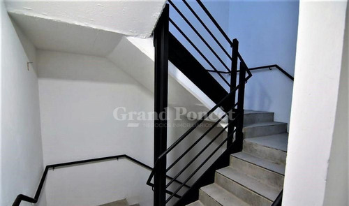 Departamento 2 Ambientes Con Balcón Y Cochera /vende C/renta