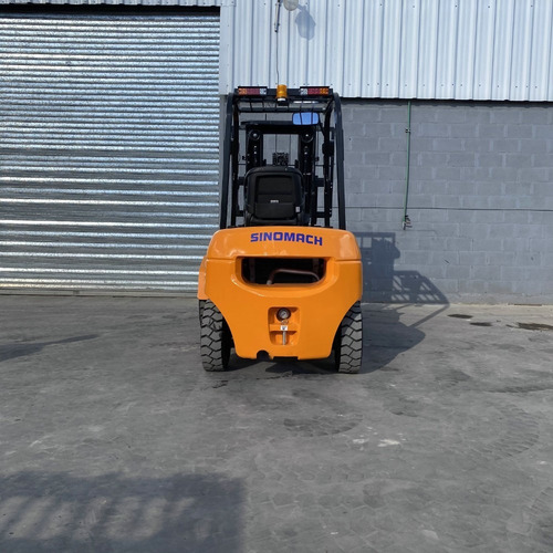Imagen 2 de 12 de Autoelevador 2500kg 2.5 Toneladas Triple Torre 4.5m Duales