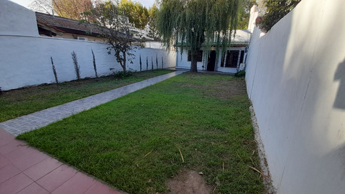 Alquiler Casa En Malaver Zona Residencial Con Entrada De Auto.