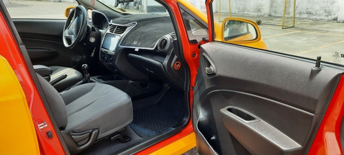 Imagen 7 de 15 de Chevrolet Sail Sedan Taxi Amarillo