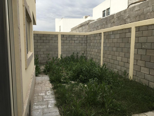 Casa En Venta En Los Arrayanes, Gómez Palacio, Durango