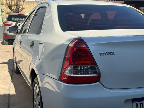 Toyota Etios 1.5 Sedan X