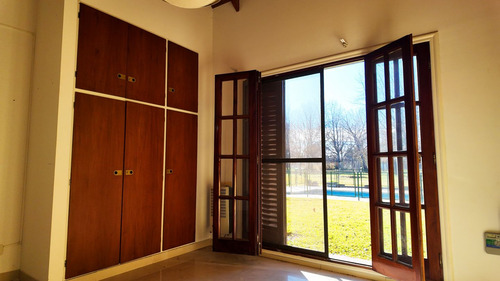 Venta De Casa 4 Ambientes En San Patricio, Moreno