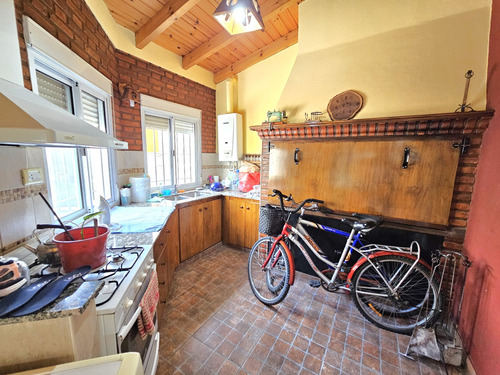 Venta Casa 2 Dormitorios Villa Floresta Con Cochera
