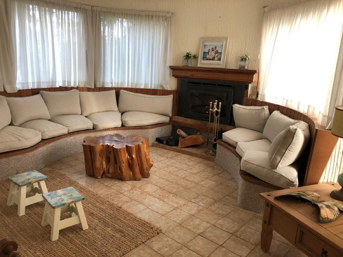 Casa En Venta De 5 Dormitorios En Lugano