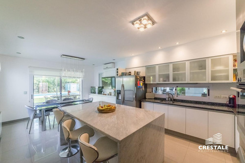 Imagen 10 de 30 de Excelente Casa 2 Plantas, 4 Dormitorios En Venta, Piscina, Parque - Cadaques (funes Hills)