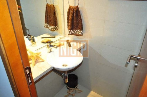 Servicio De Mucamas, Piscina, Parrilleros, Gimnasio, Sala De Adultos, Sala De Juegos, Sector De Internet, Laundry, Recepción Las 24 Hs.-ref:8498