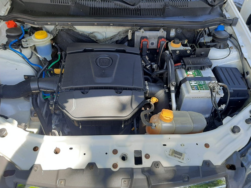 Imagem 6 de 15 de Fiat Strada Adventure 1.8 Flex
