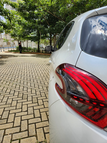 Peugeot 208 1.2 Allure Flex 5p