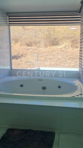 Casa En Venta En Fracc. Santa Anita, Tlajomulco De Zúñiga, Jalisco.
