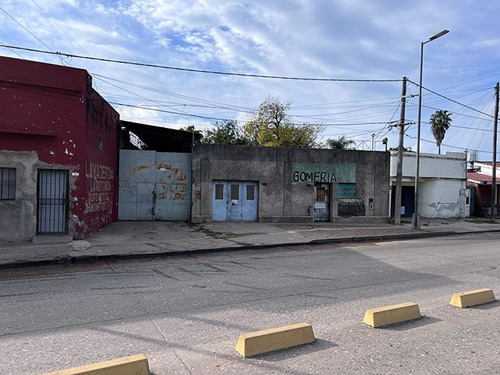 Gran Terreno Con Construcción En Av. Blas Pareras