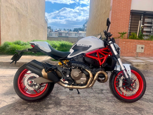 Ducati Monster 821