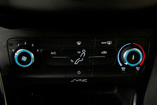 Imagen 11 de 15 de Ford Focus 1.6 S 5puertas - Car Cash