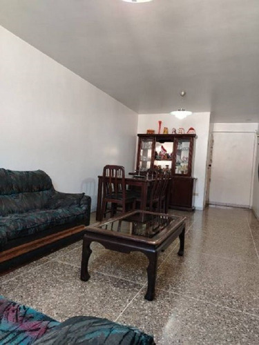 Js Group Bienes Raíces Vende Hermoso Apartamento Ubicado En La Av. Principal De Los Jardines Del Valle, Y.m.