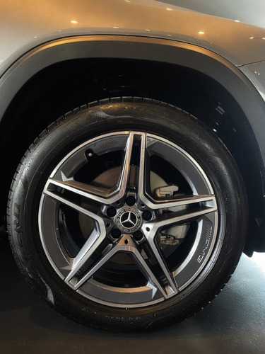 Imagen 10 de 10 de Mercedes Benz Glb 200 Amg Line 4*2 At 2023 - 0km Gris