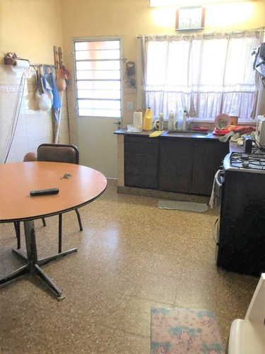 Casa Americana A Pocas Cuadras De La Estación.
